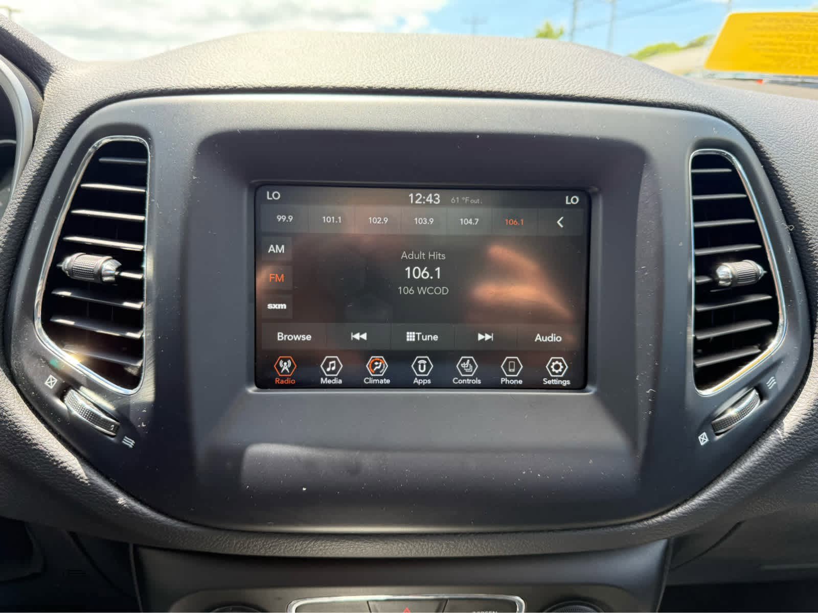 Used 2021 Jeep Compass Latitude w/ Sun and Sound Group AWD/4WD image 16