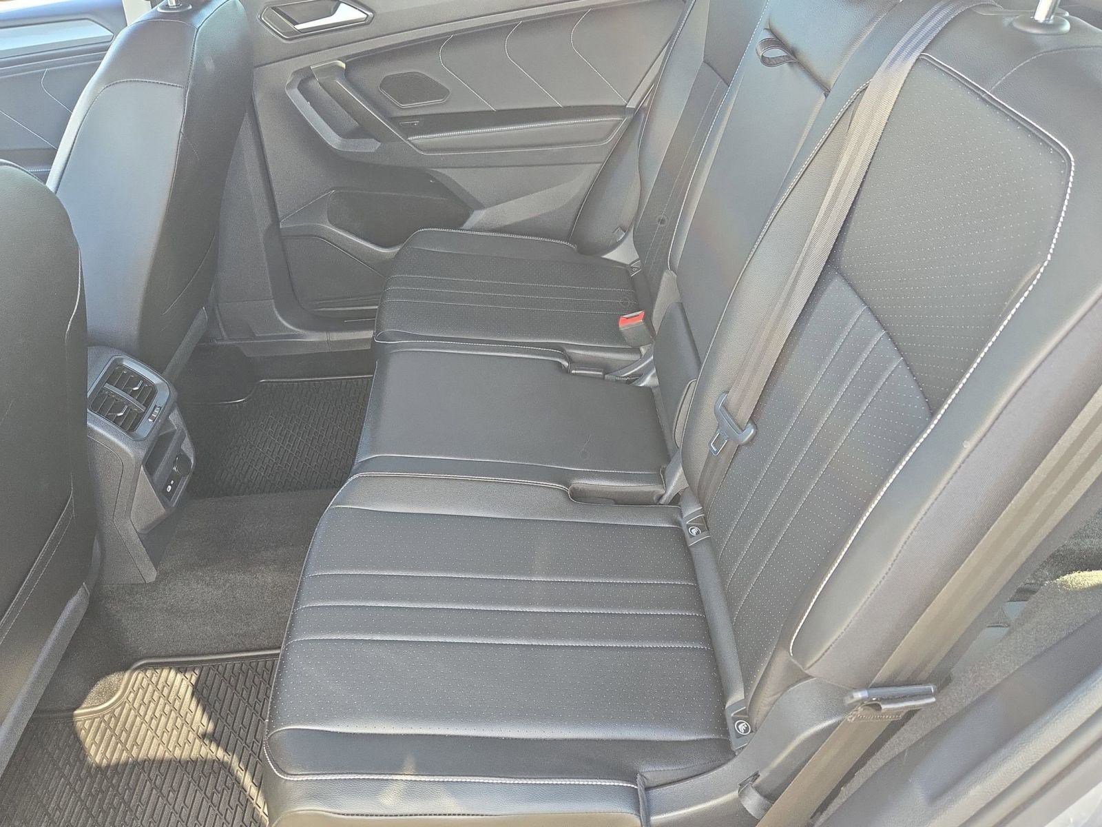 Used 2022 Volkswagen Tiguan SE image 11