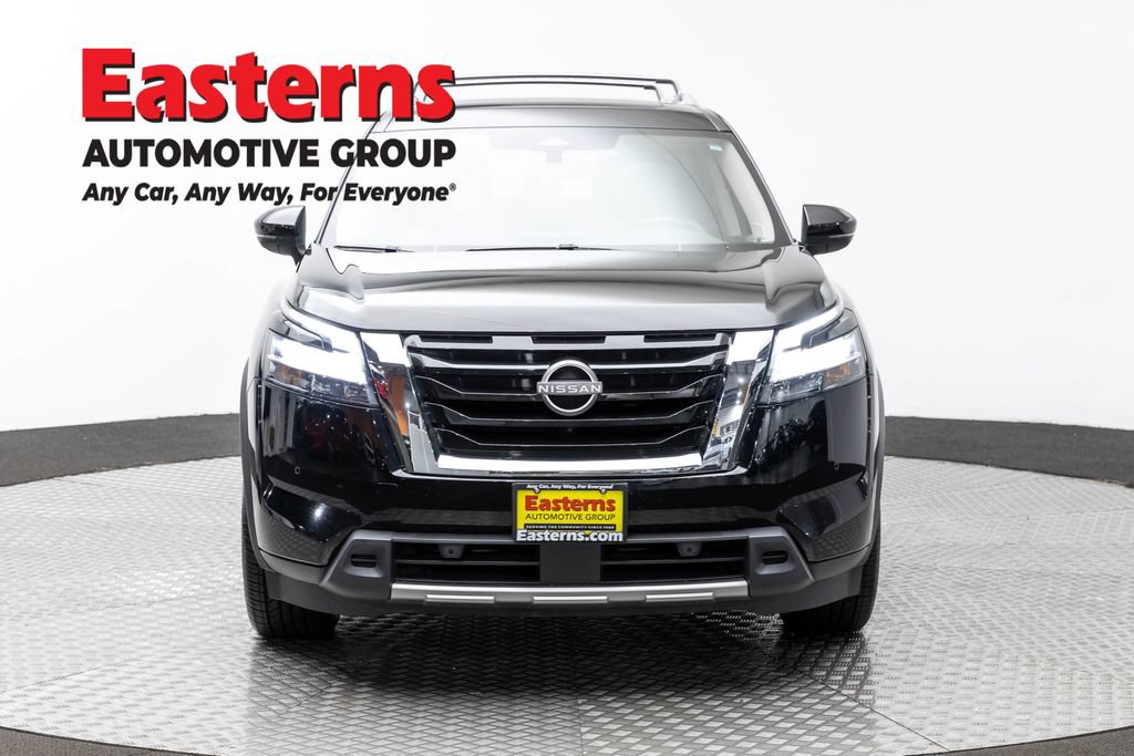 Used 2023 Nissan Pathfinder SL w/ SL Premium Package AWD/4WD image 2