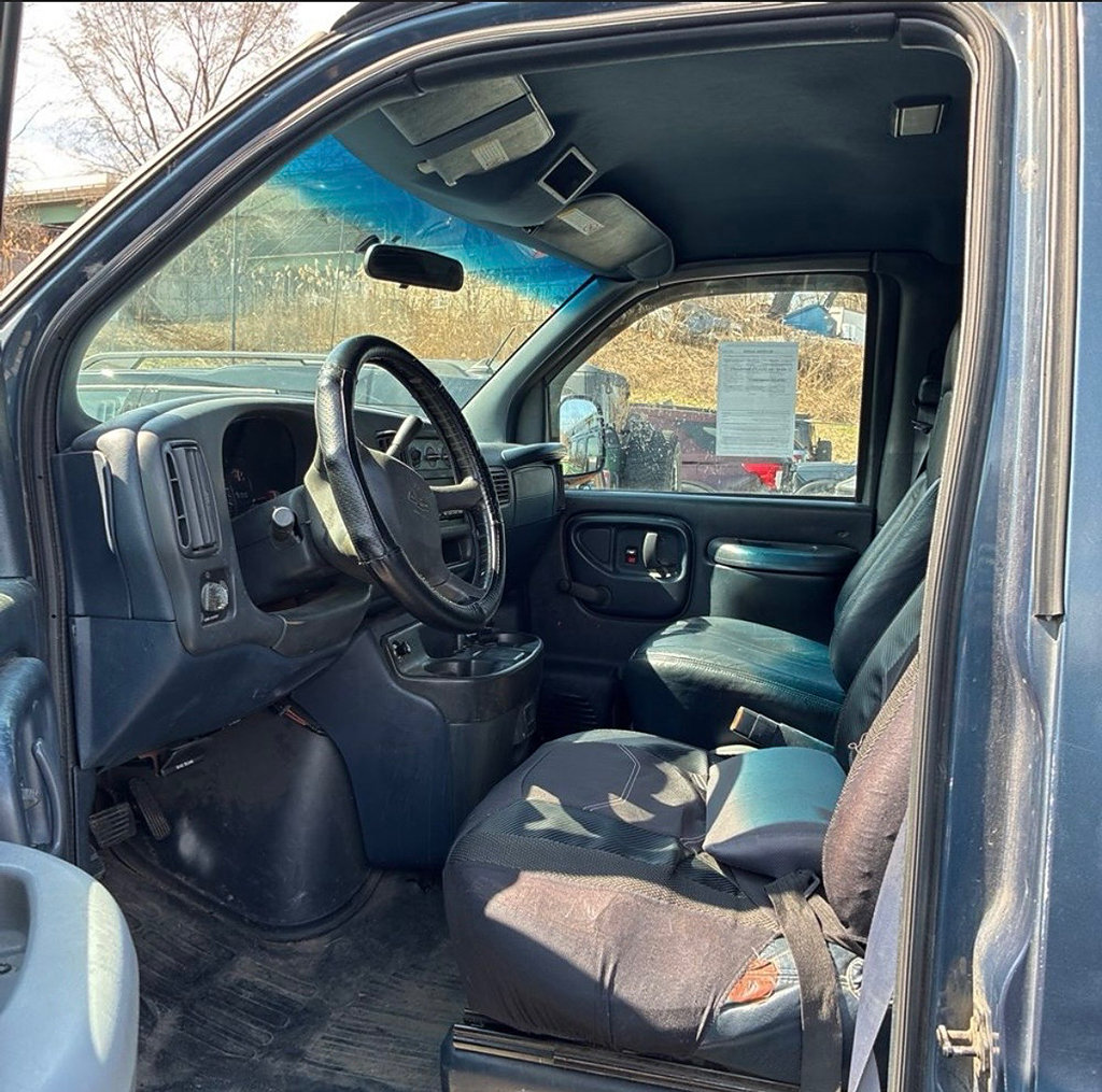 Used 1999 Chevrolet Express 3500 Extended RWD image 19