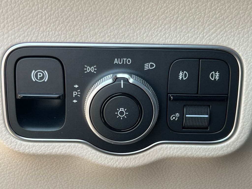 New 2026 Mercedes-Benz GLB 250 4MATIC image 15