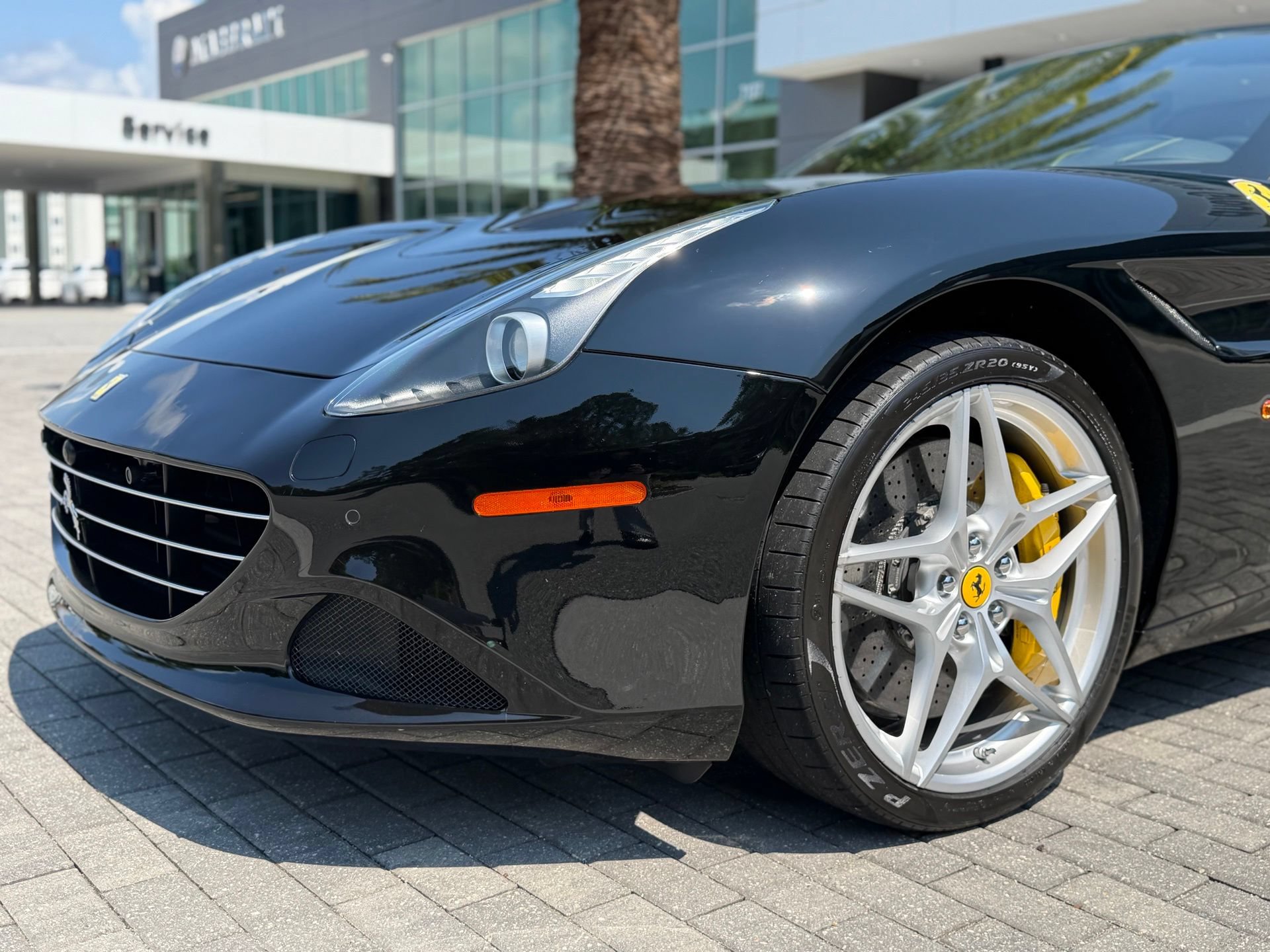 Used 2016 Ferrari California T RWD image 26
