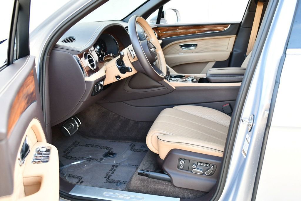 Used 2023 Bentley Bentayga Extended Wheelbase AWD/4WD image 46