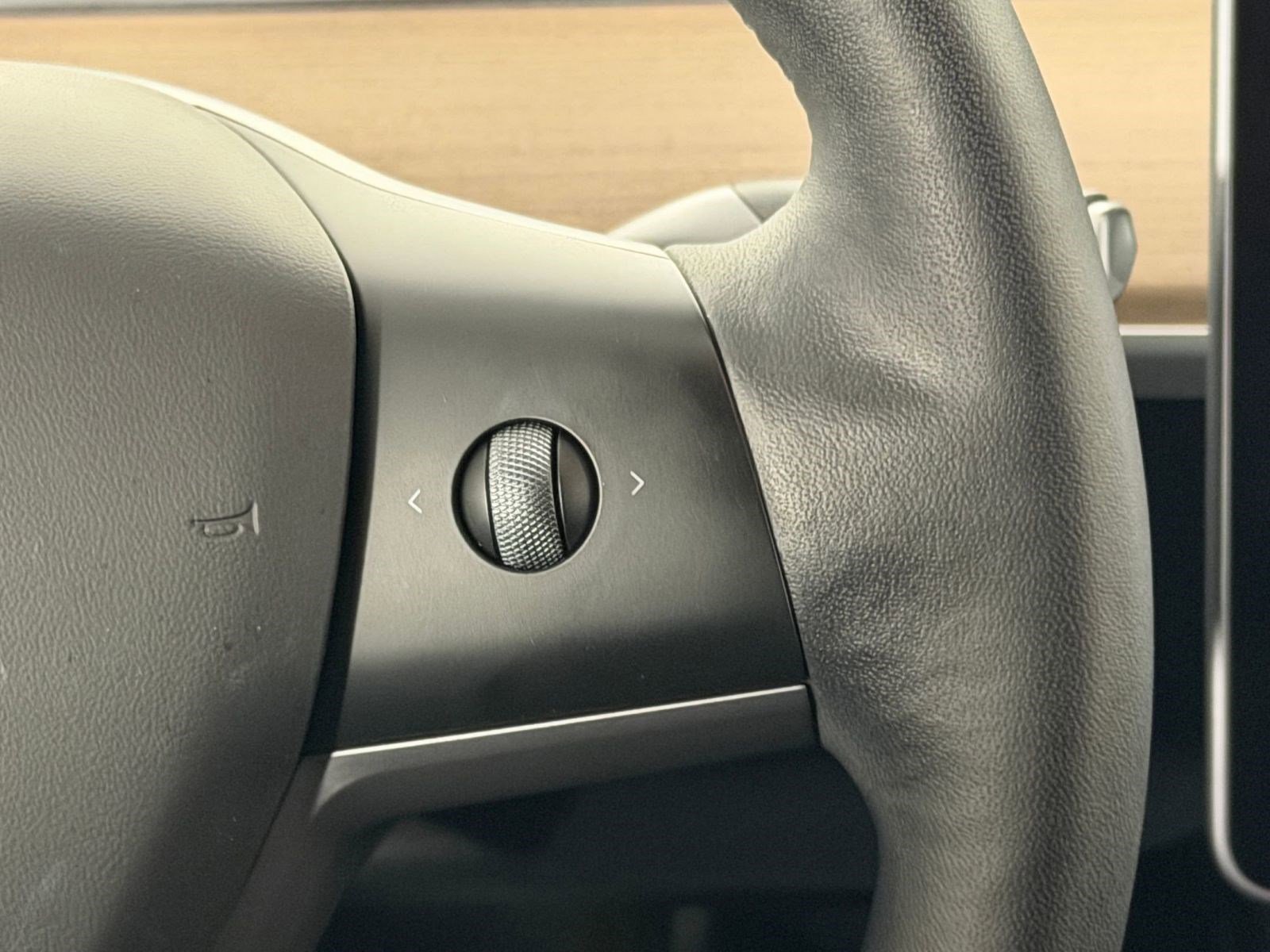 Used 2023 Tesla Model Y Long Range image 18