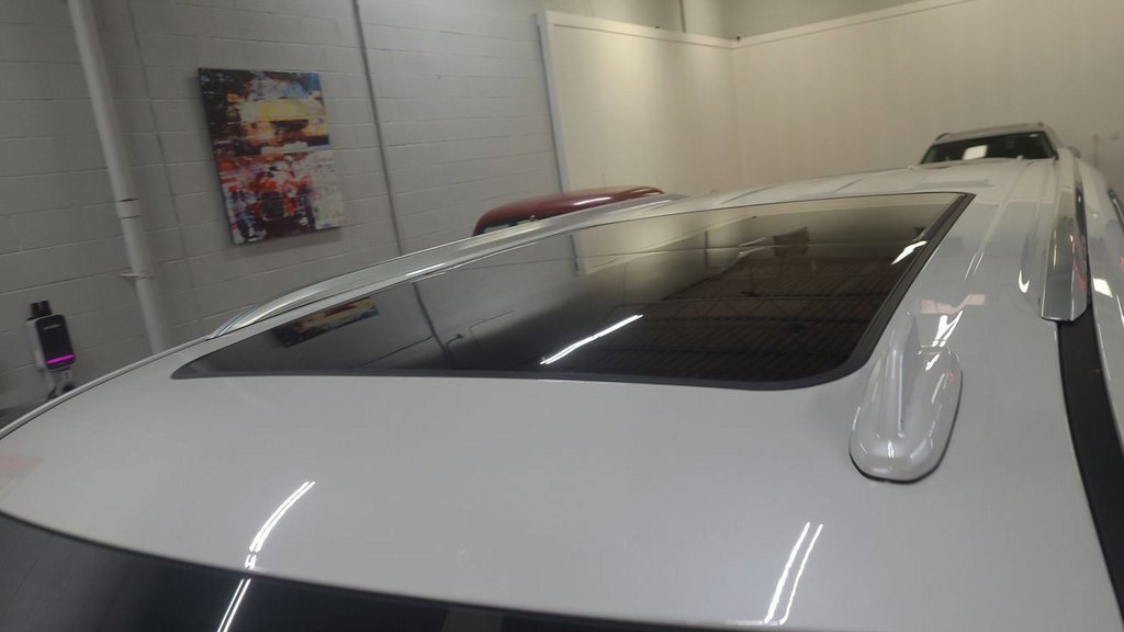 Used 2023 Cadillac Escalade Premium Luxury w/ Performance Package image 9