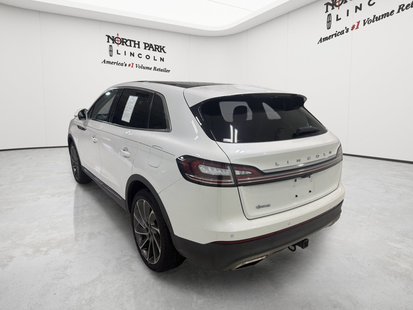Used 2022 Lincoln Nautilus Reserve w/ Equipment Group 202A AWD/4WD image 3