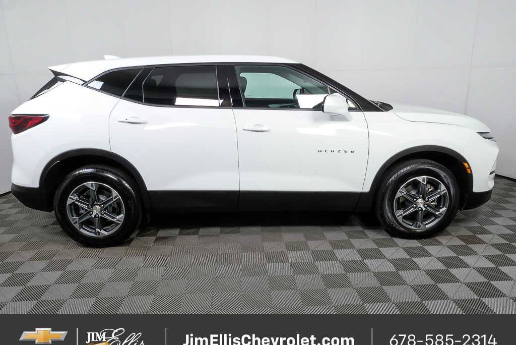 Certified 2025 Chevrolet Blazer LT FWD image 25