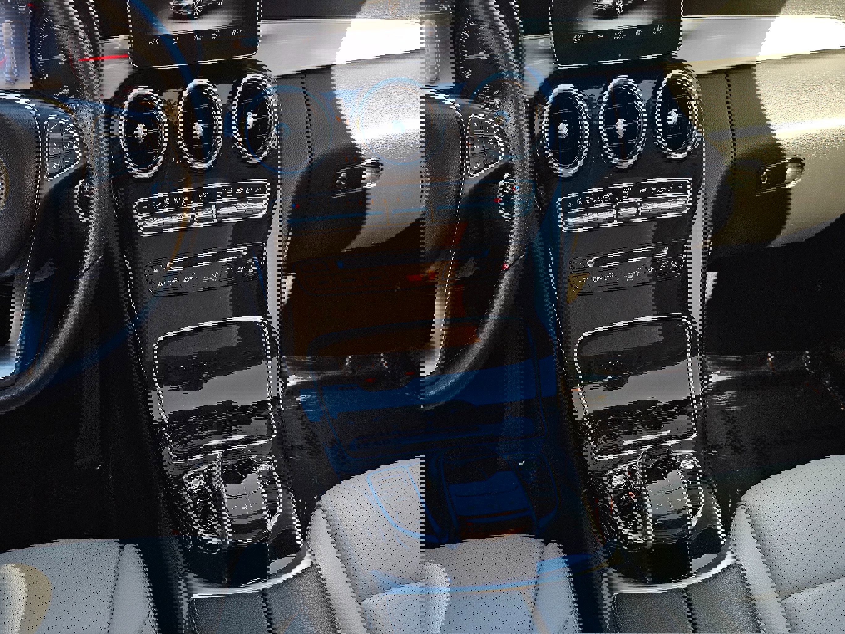 Used 2018 Mercedes-Benz C 350e Sedan image 25