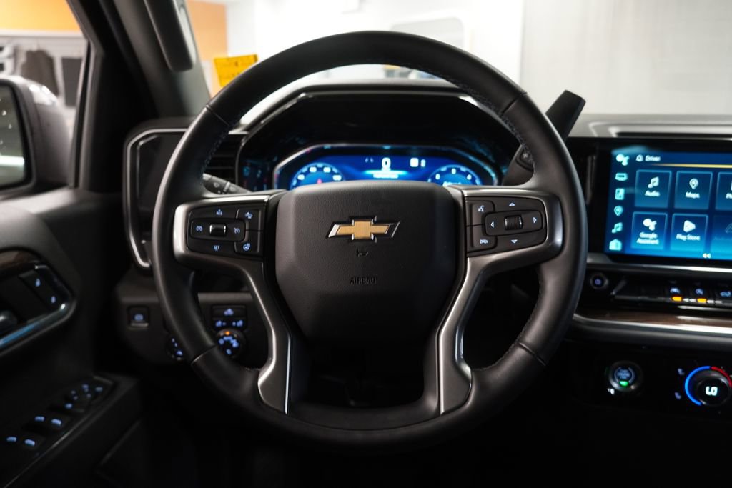 Used 2023 Chevrolet Silverado 1500 LT AWD/4WD image 16