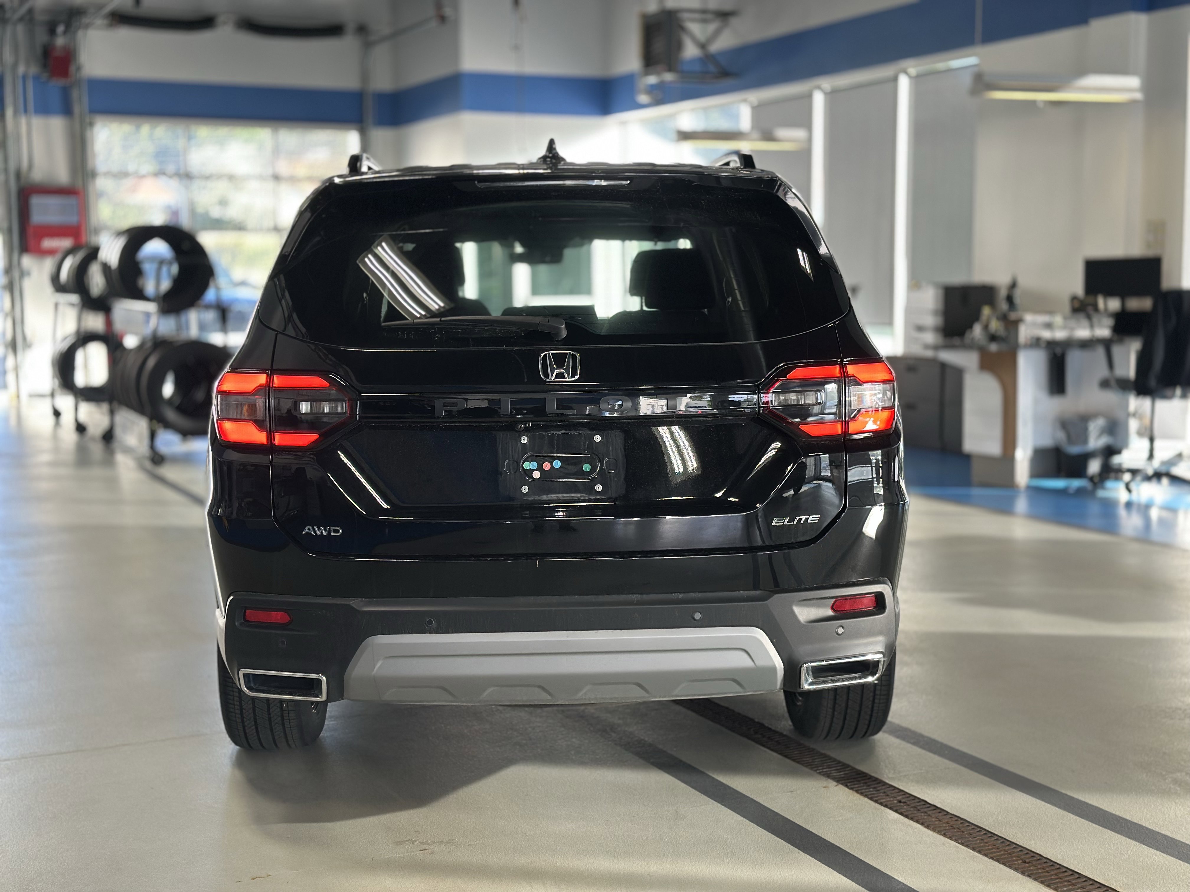 Used 2023 Honda Pilot Elite image 6