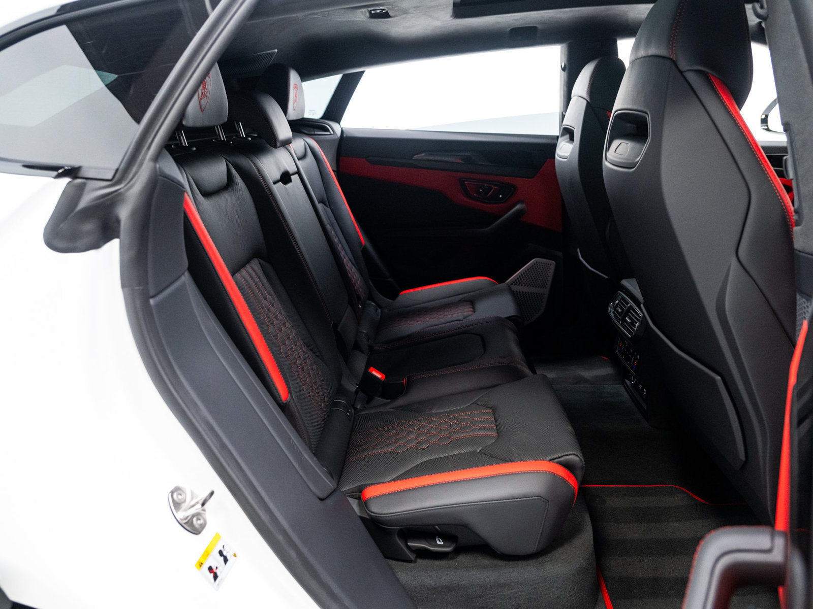 Used 2025 Lamborghini Urus SE AWD/4WD image 65