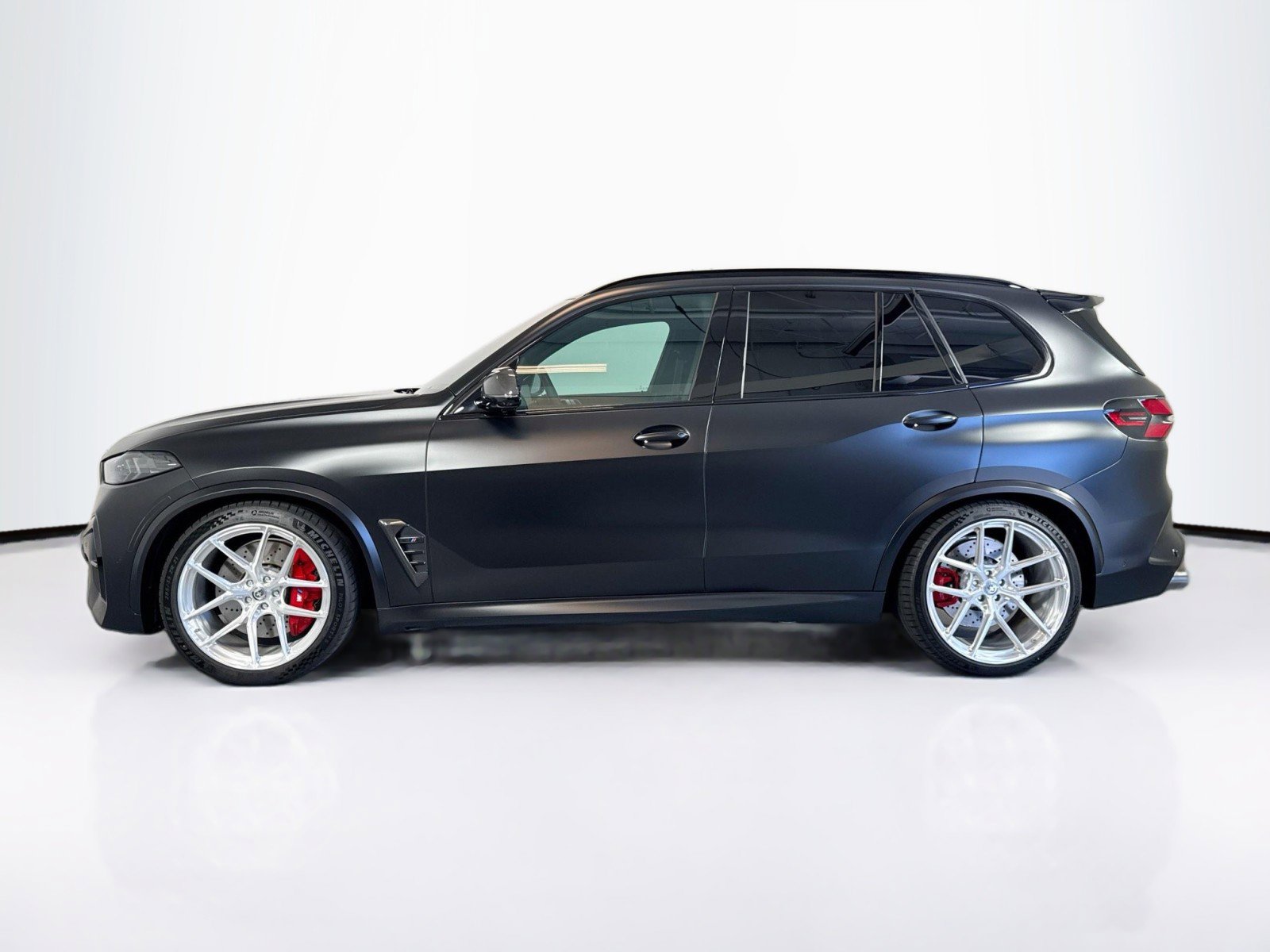 Used 2026 BMW X5 M Competition w/ Executive Package image 2