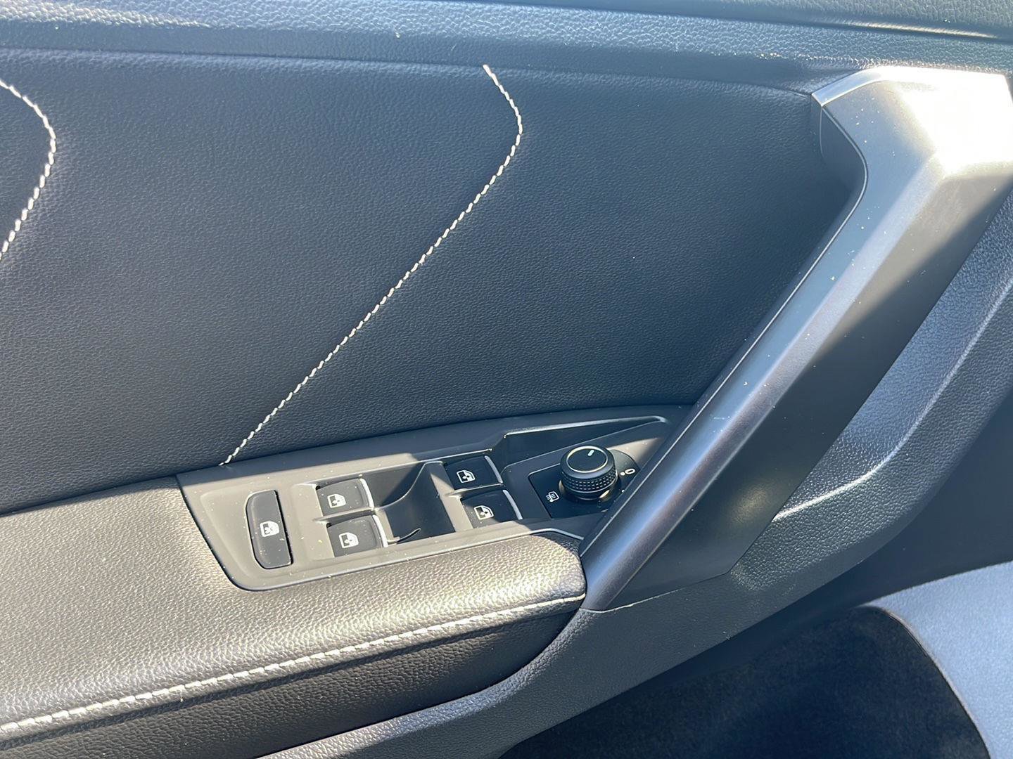 Used 2023 Volkswagen Tiguan SE R-Line image 19