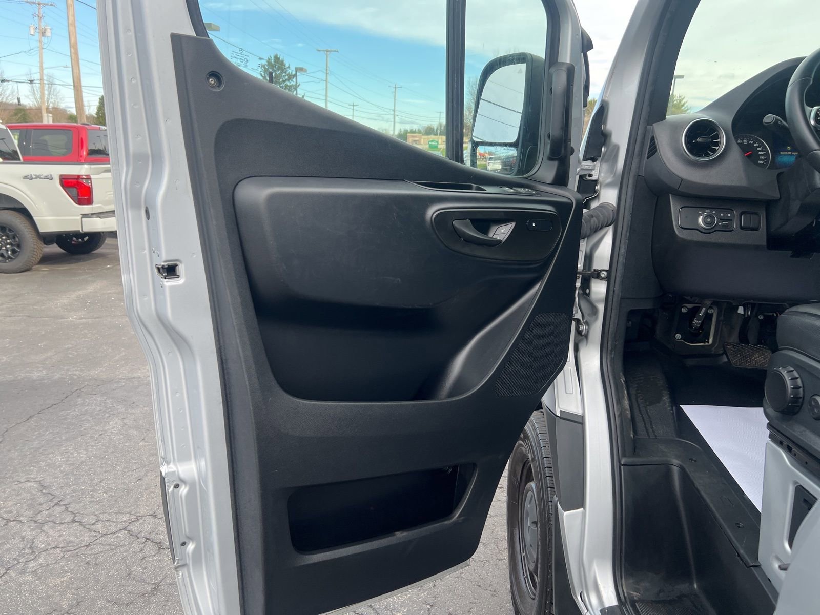 Used 2024 Mercedes-Benz Sprinter 144 Cargo image 12