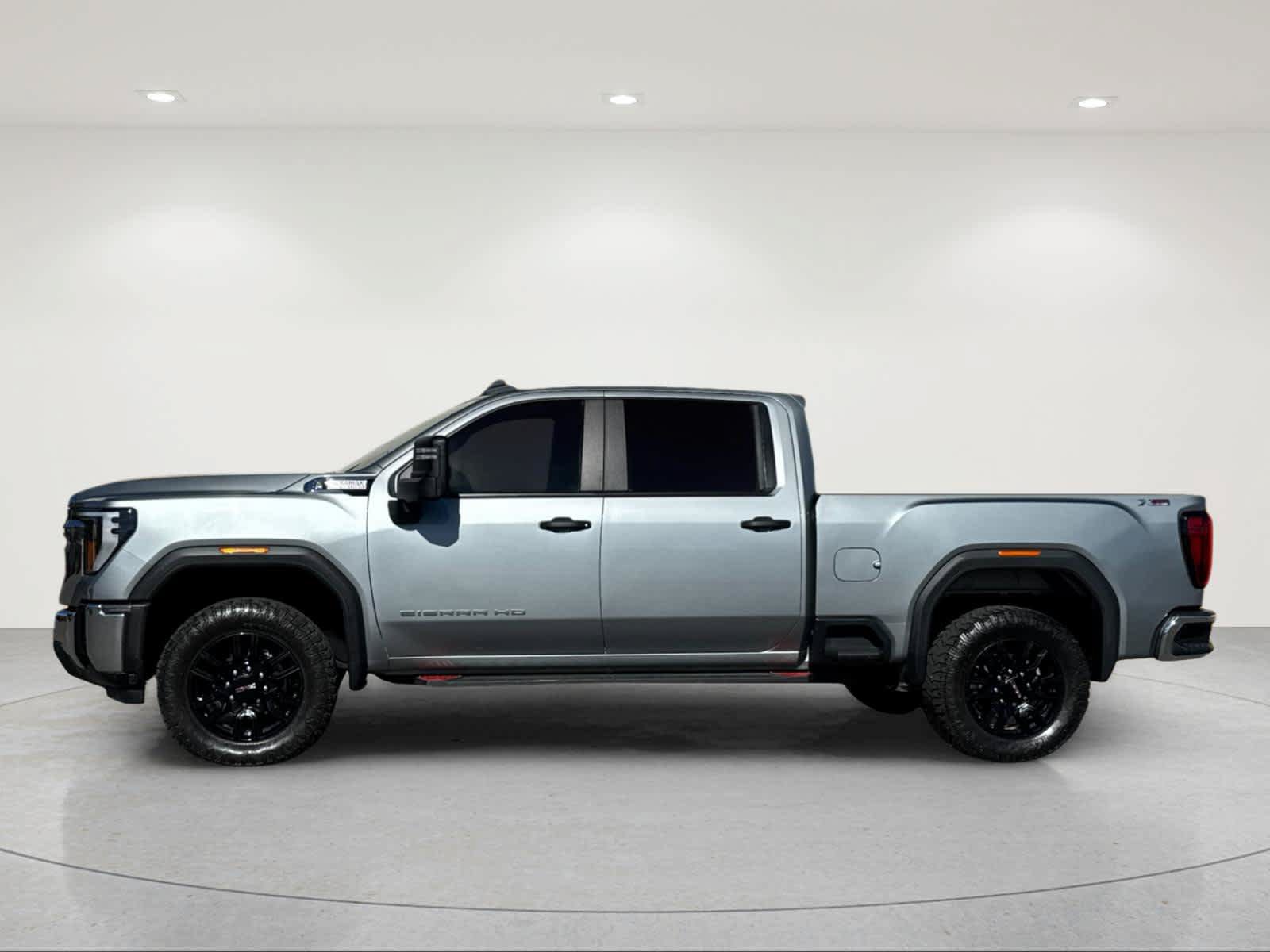 Used 2024 GMC Sierra 2500 Pro AWD/4WD image 3