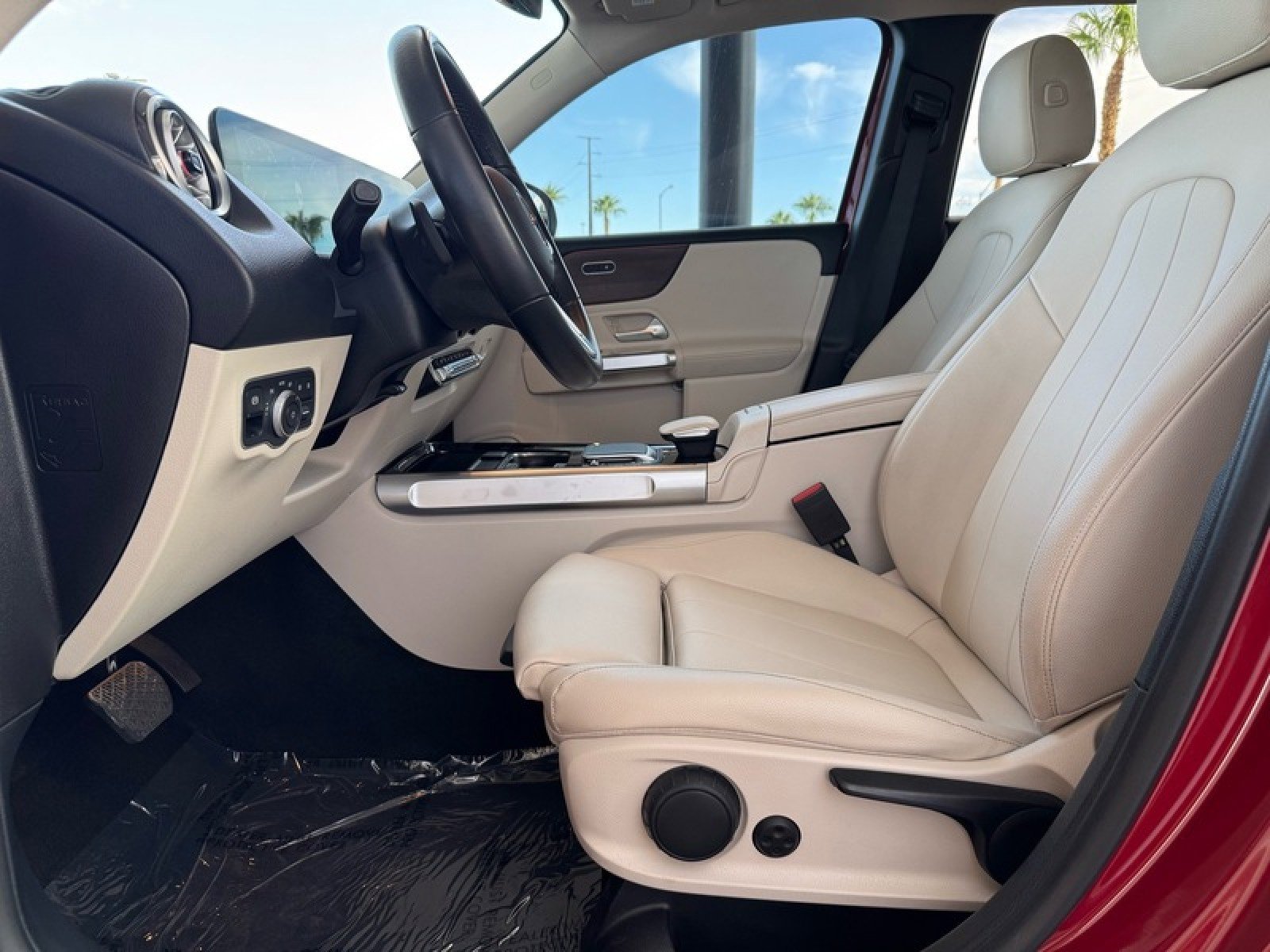 Certified 2022 Mercedes-Benz GLB 250 4MATIC w/ Premium Package Lite image 13