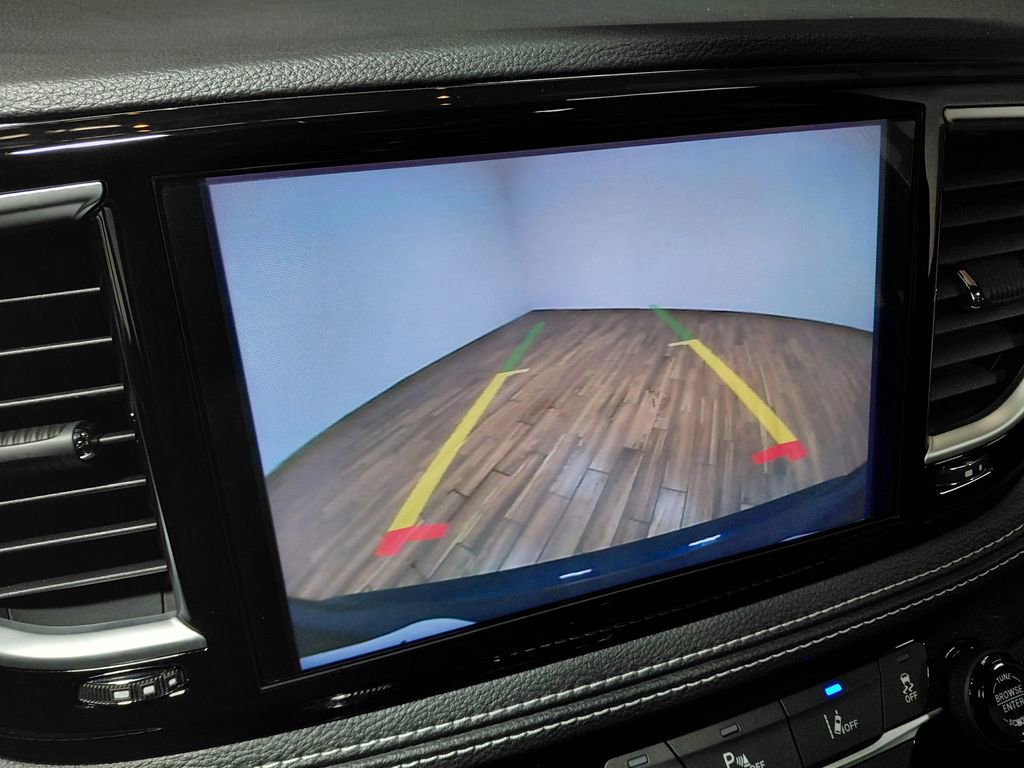 Used 2025 Chrysler Pacifica Limited w/ Trailer Tow Group AWD/4WD image 27