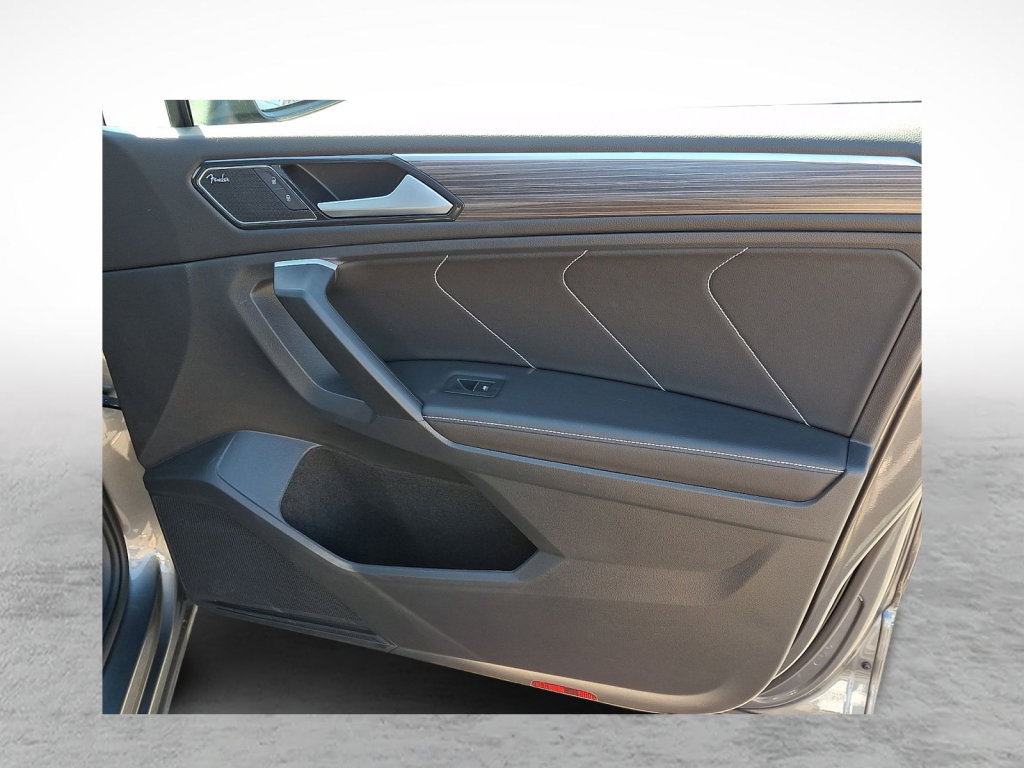 Used 2024 Volkswagen Tiguan SEL R-Line image 10