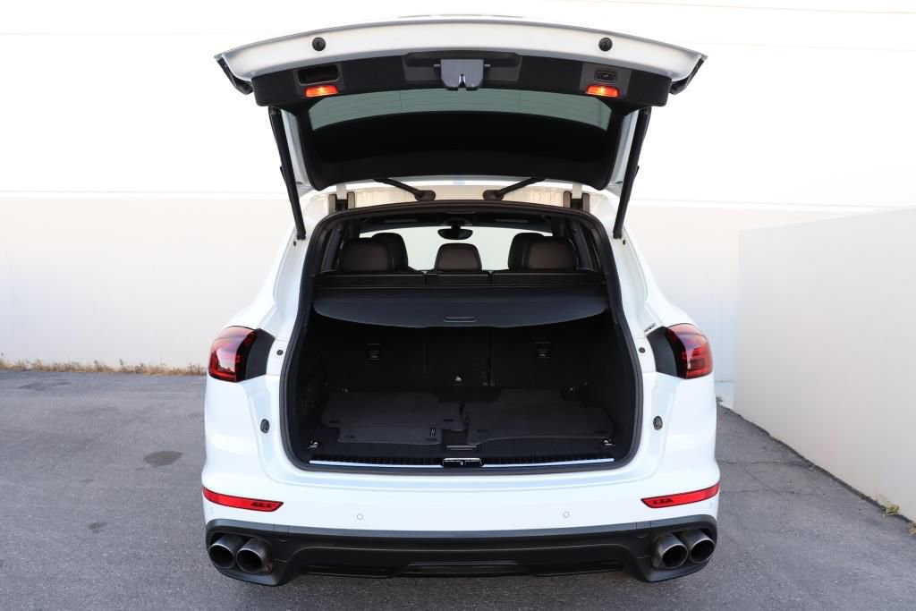Used 2018 Porsche Cayenne S image 22