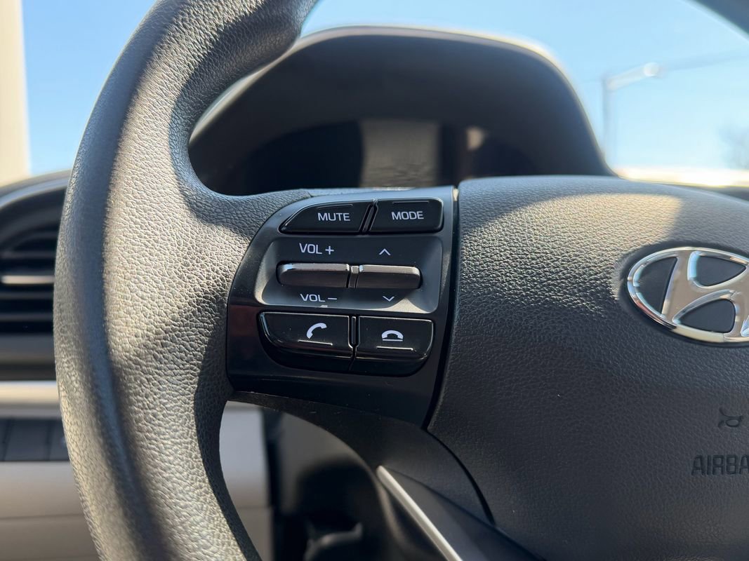 Used 2019 Hyundai Elantra SE FWD image 11