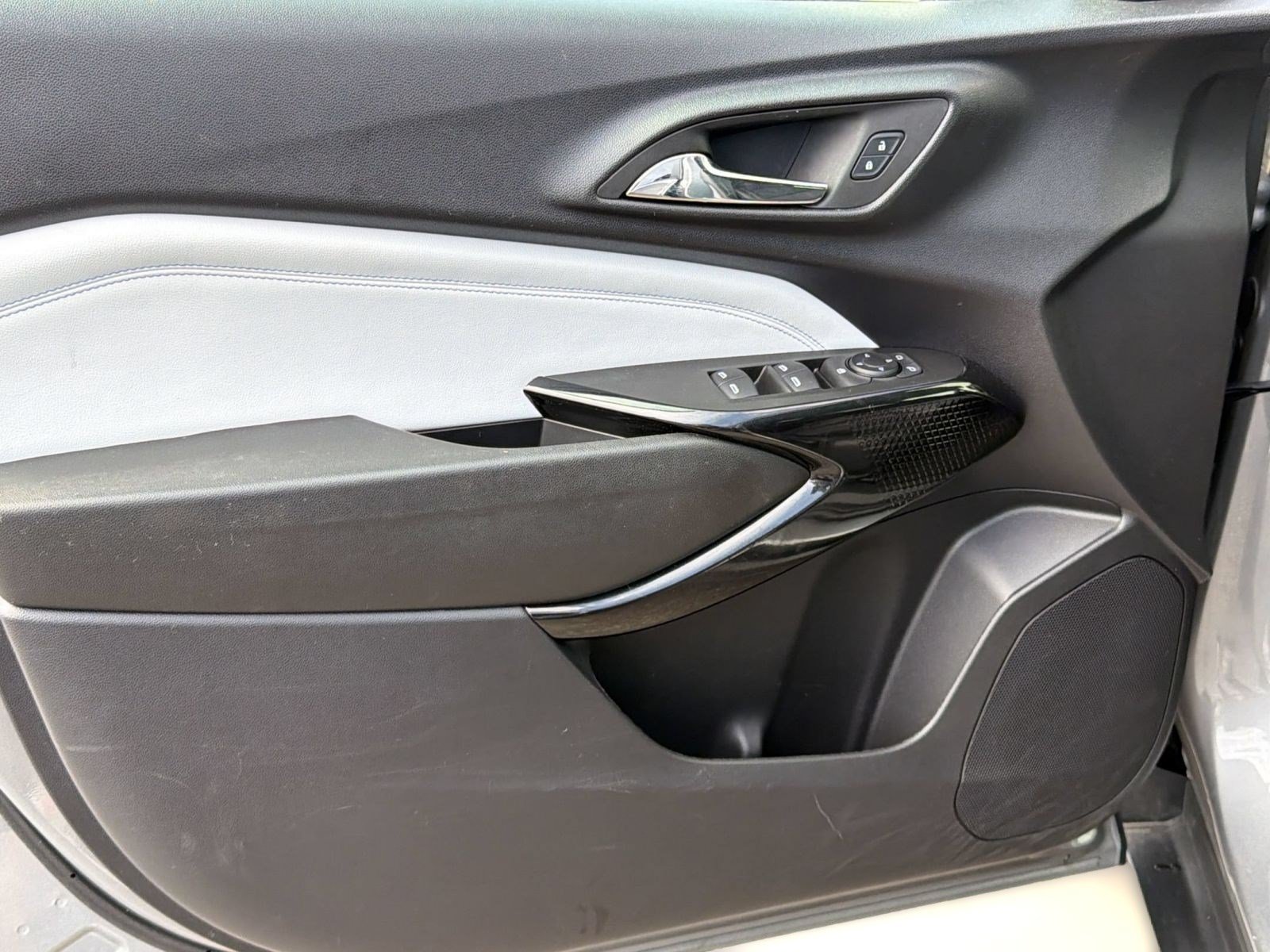 Used 2025 Chevrolet Trax LT FWD image 13