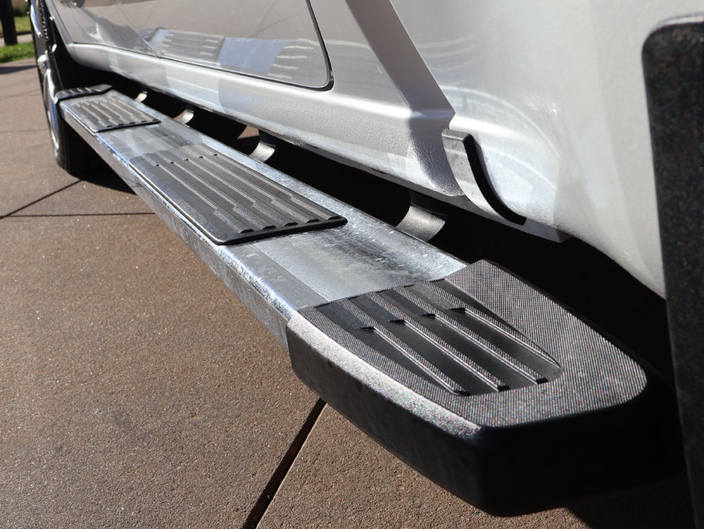 Used 2024 Chevrolet Silverado 1500 High Country w/ High Country Premium Package AWD/4WD image 8