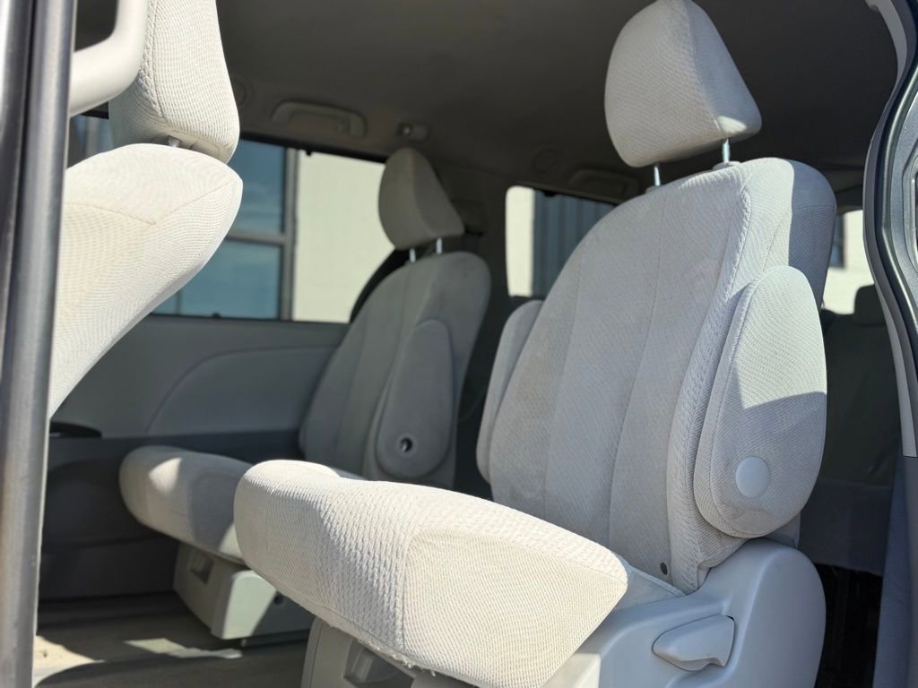 Used 2012 Toyota Sienna LE w/ Towing Pkg image 18