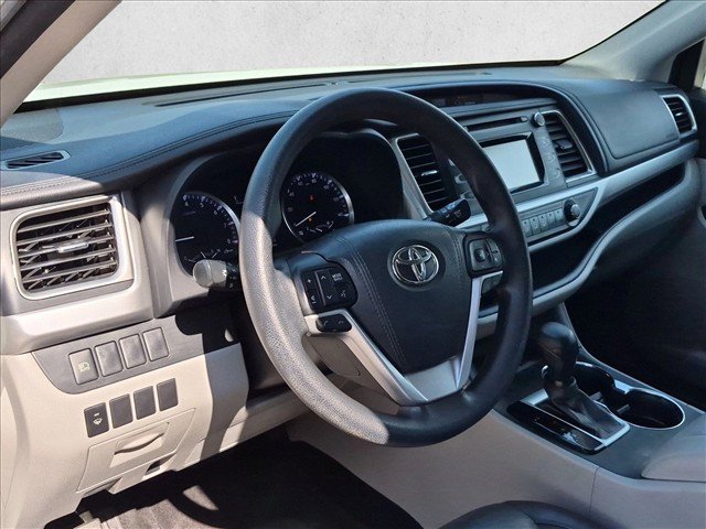 Used 2017 Toyota Highlander LE FWD image 10