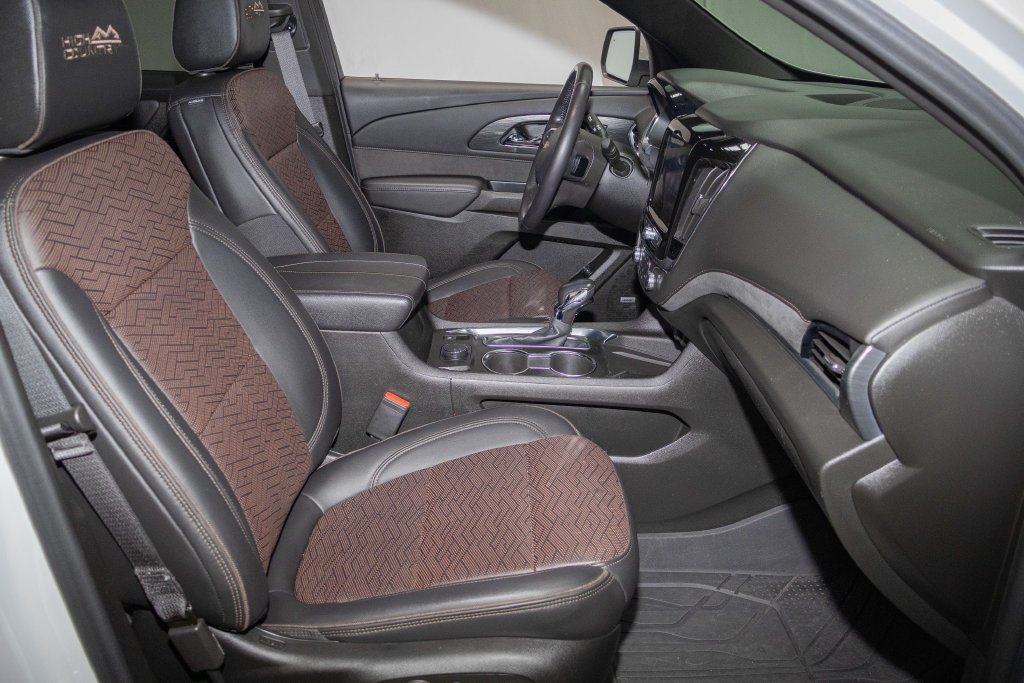 Used 2022 Chevrolet Traverse High Country AWD/4WD image 16
