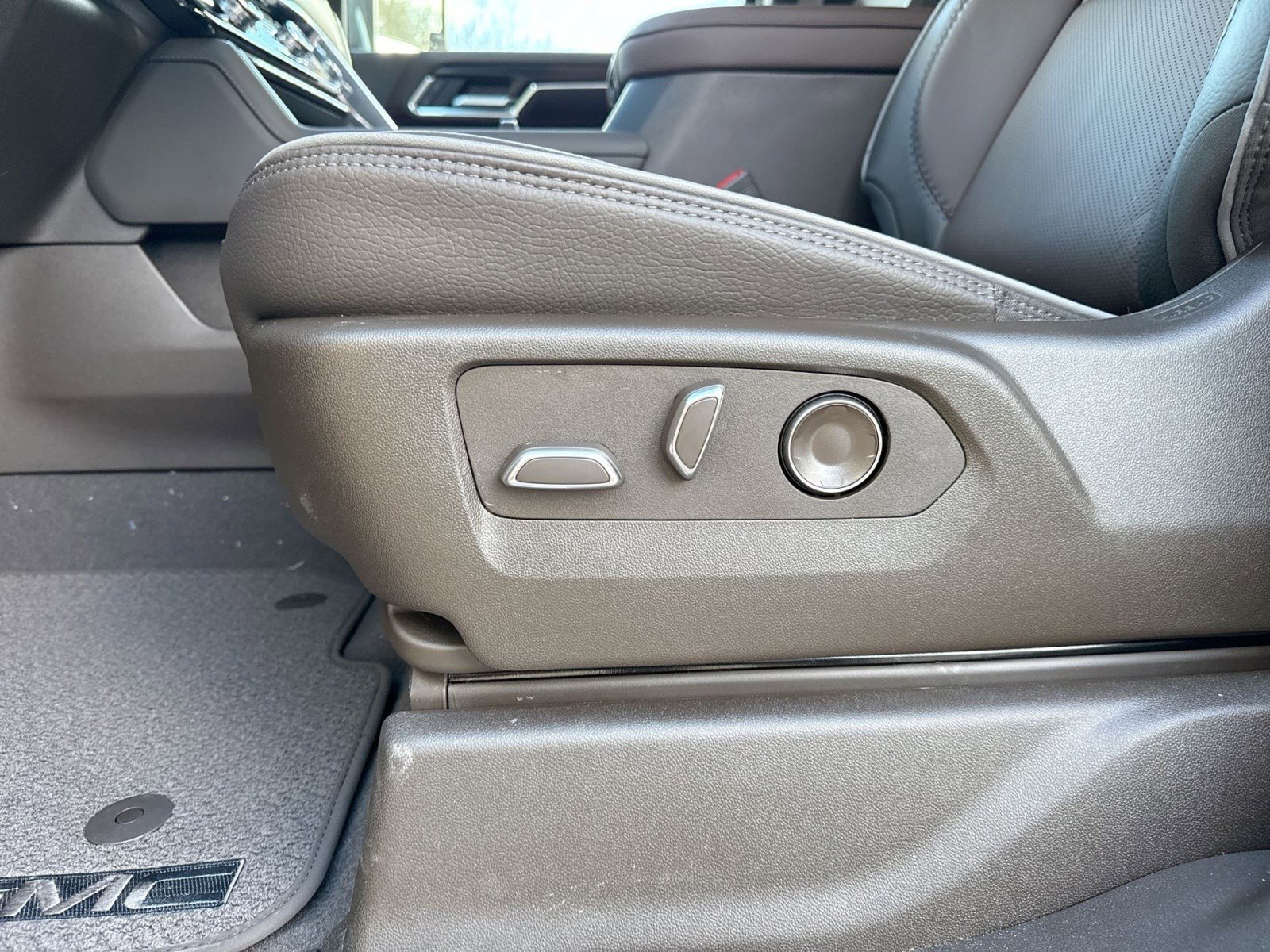 New 2026 GMC Sierra 3500 Denali w/ Denali Reserve Package image 14