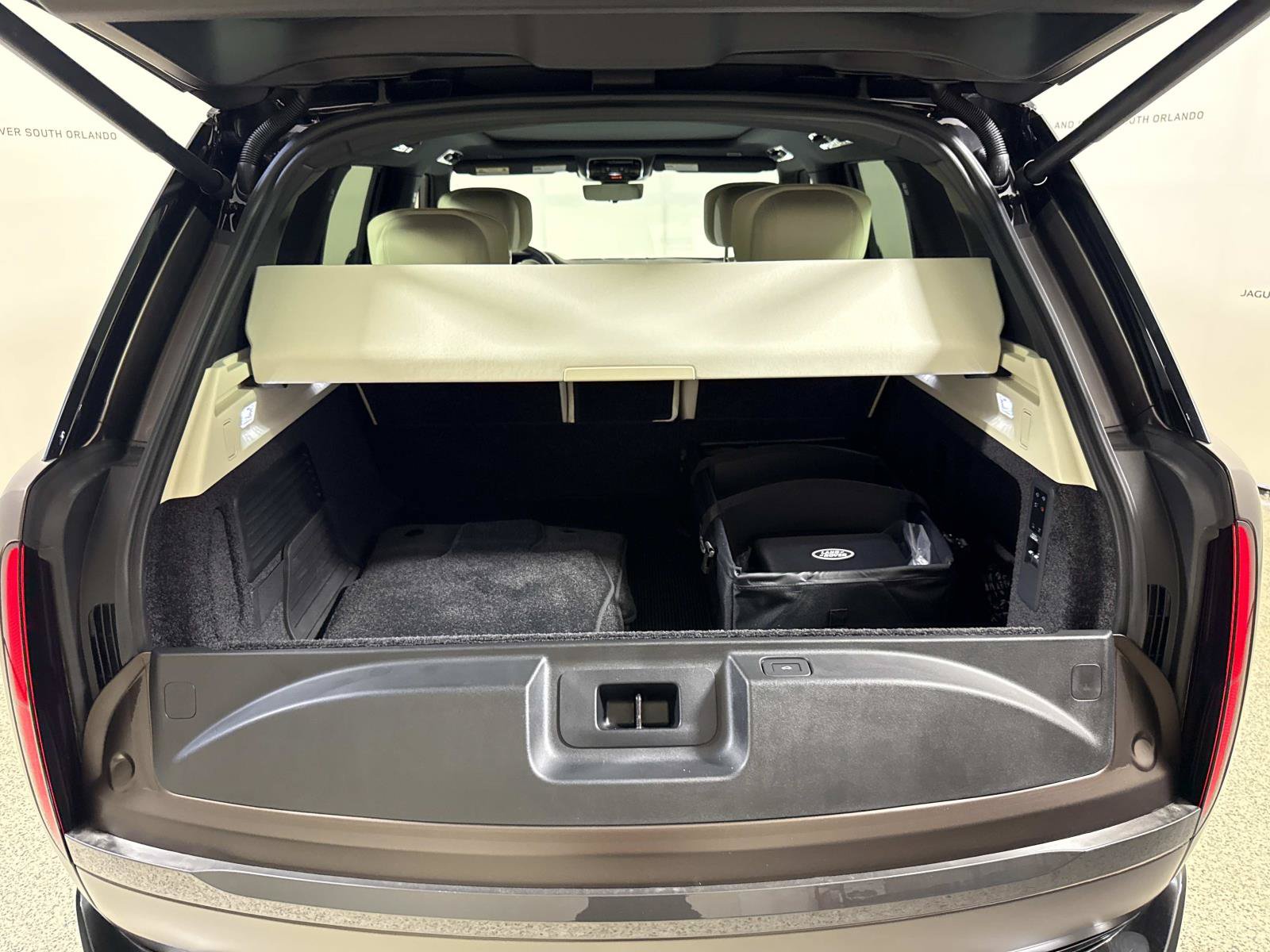 New 2026 Land Rover Range Rover Autobiography AWD/4WD image 11
