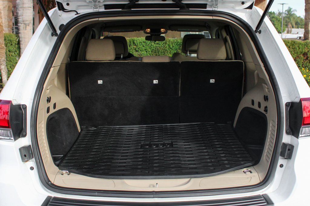 Used 2020 Jeep Grand Cherokee Laredo image 9