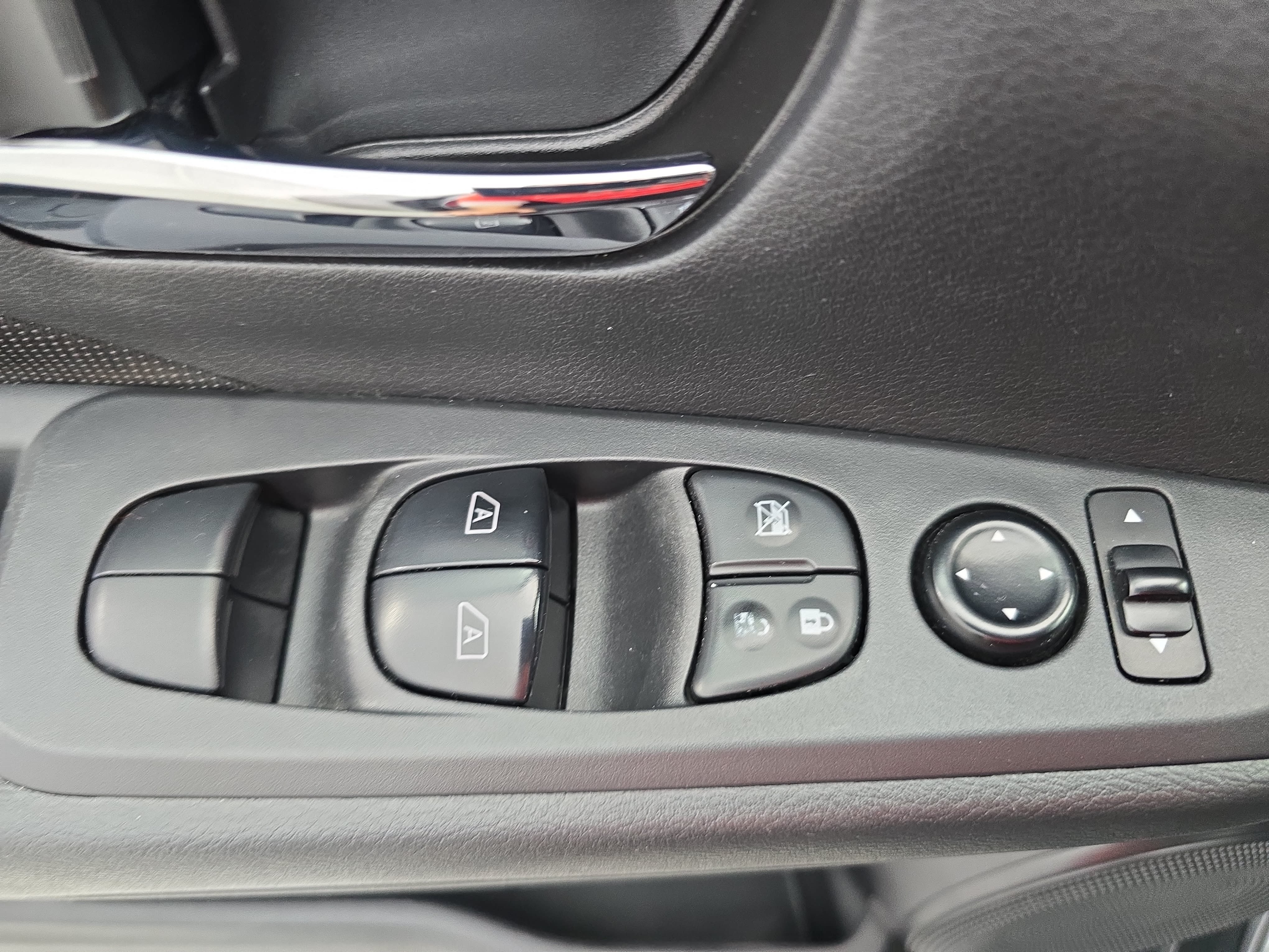 Certified 2023 Nissan Kicks SV FWD image 25