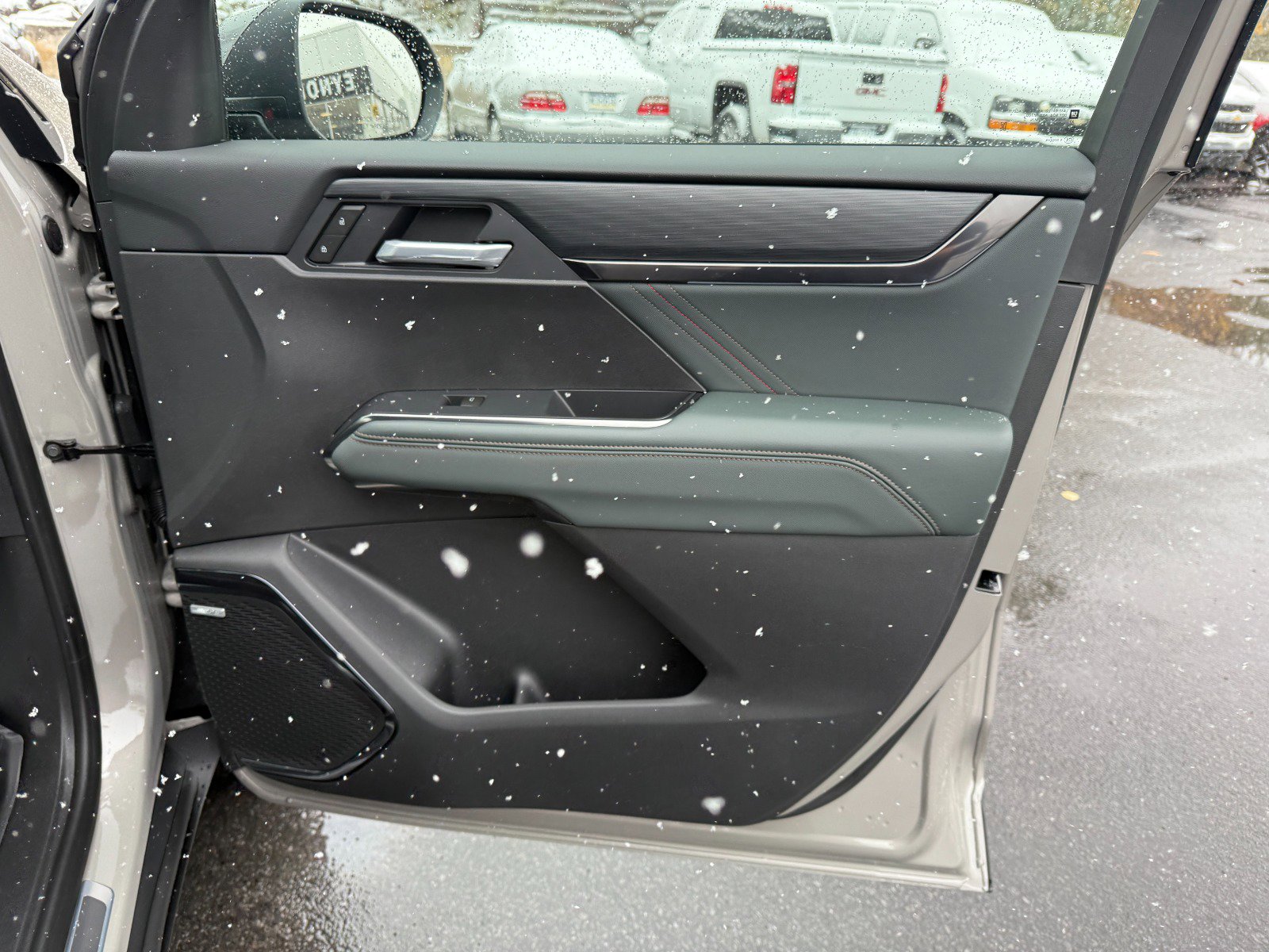 New 2026 GMC Acadia AT4 w/ LPO, Floor Liner Package image 24