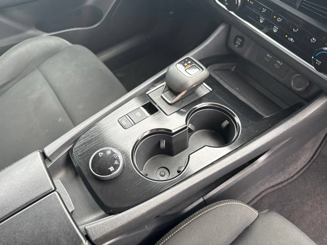 Used 2024 Nissan Rogue S AWD/4WD image 17