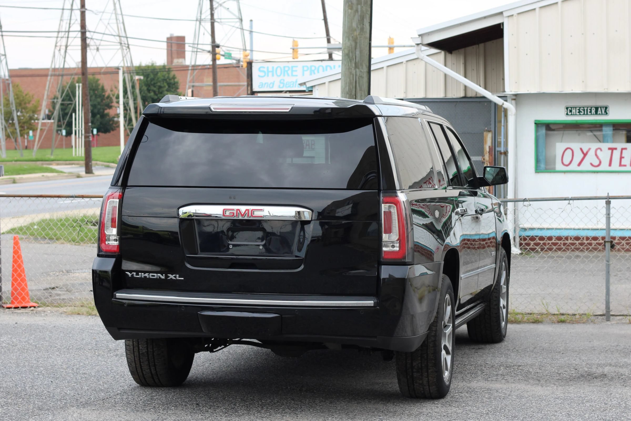 Used 2016 GMC Yukon XL Denali w/ Open Road Package AWD/4WD image 8