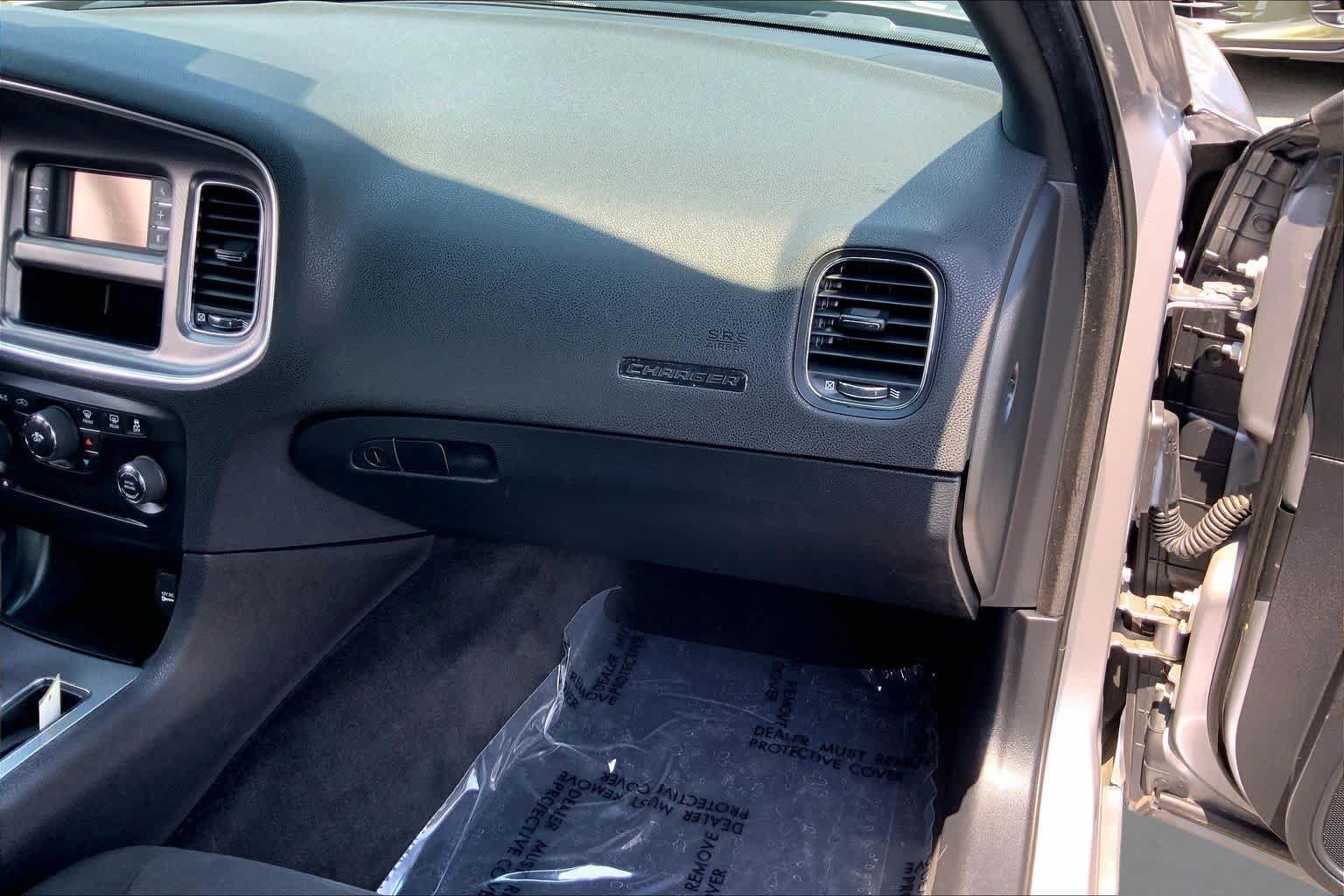 Used 2014 Dodge Charger SE RWD image 19