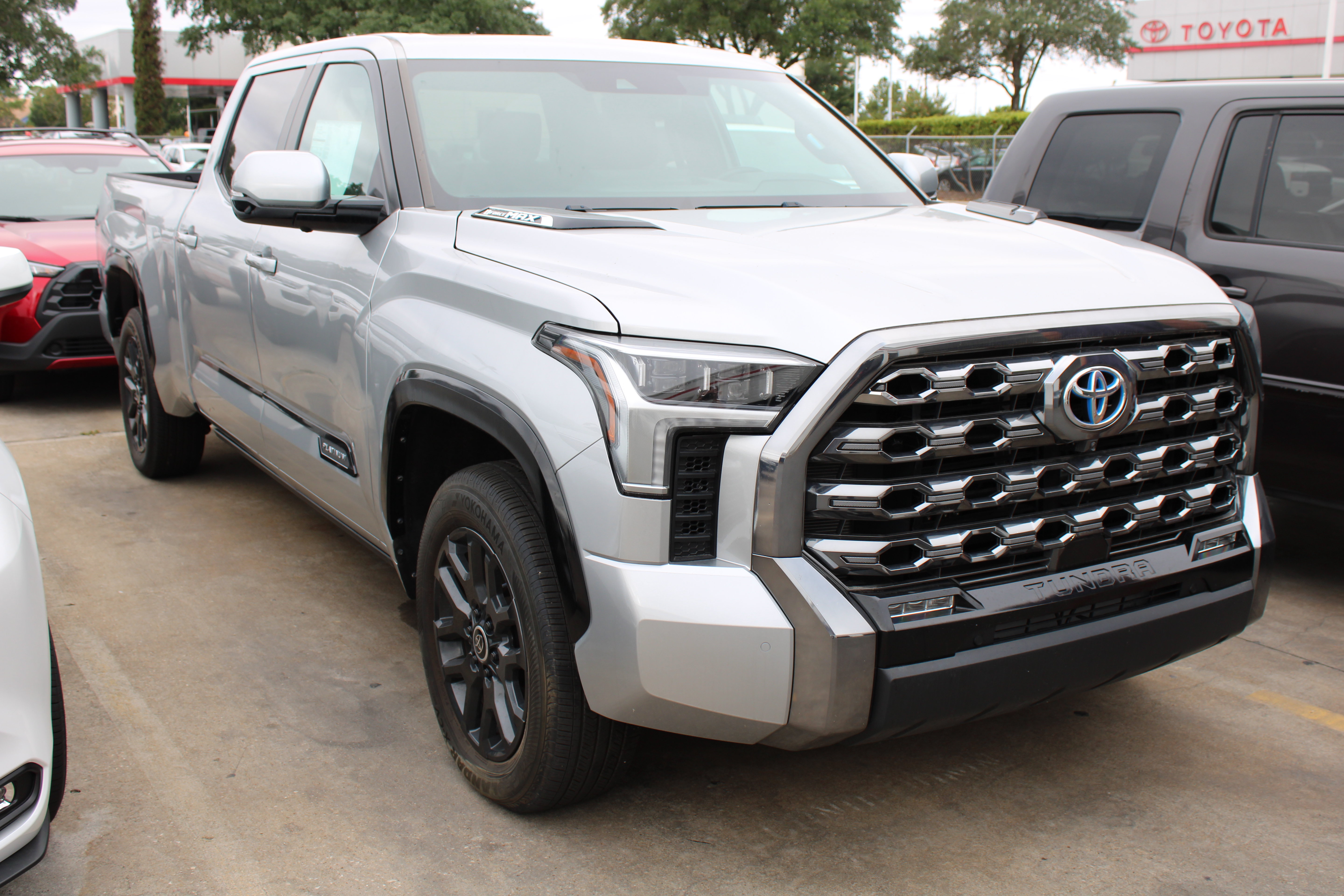 Used 2024 Toyota Tundra Platinum AWD/4WD image 2