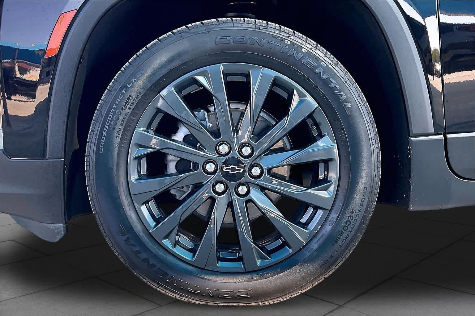 Used 2023 Chevrolet Traverse RS w/ LPO, Floor Liner Package FWD image 11