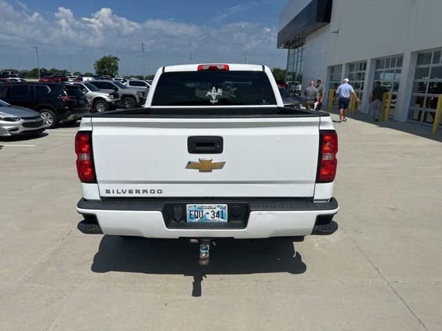 Used 2018 Chevrolet Silverado 1500 Custom w/ Custom Value Package RWD image 4
