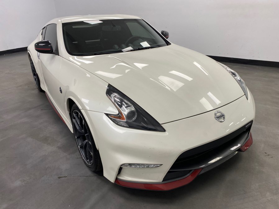Used 2016 Nissan 370Z NISMO RWD image 8