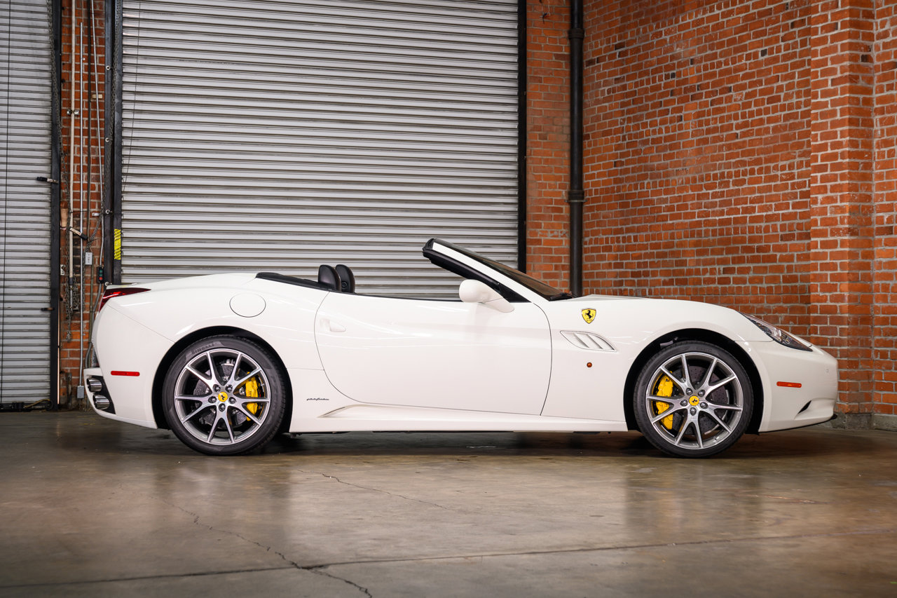 Used 2014 Ferrari California image 12
