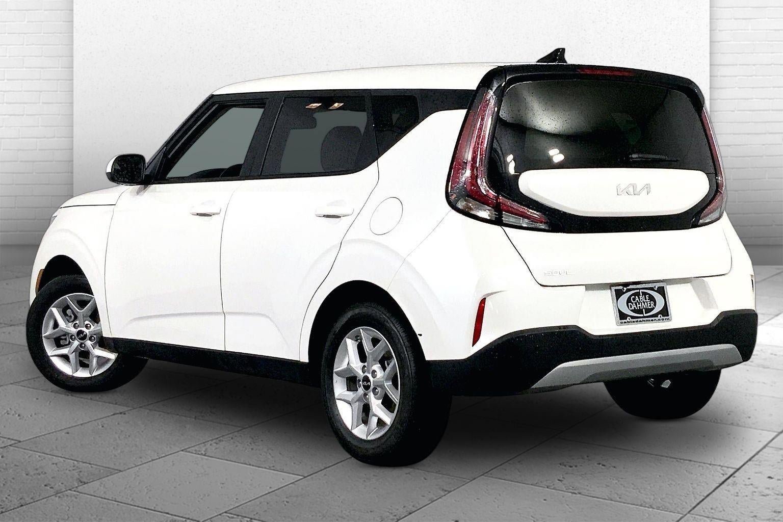 Used 2025 Kia Soul LX FWD image 11