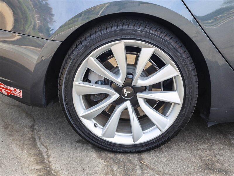 Used 2018 Tesla Model 3 Long Range RWD image 13
