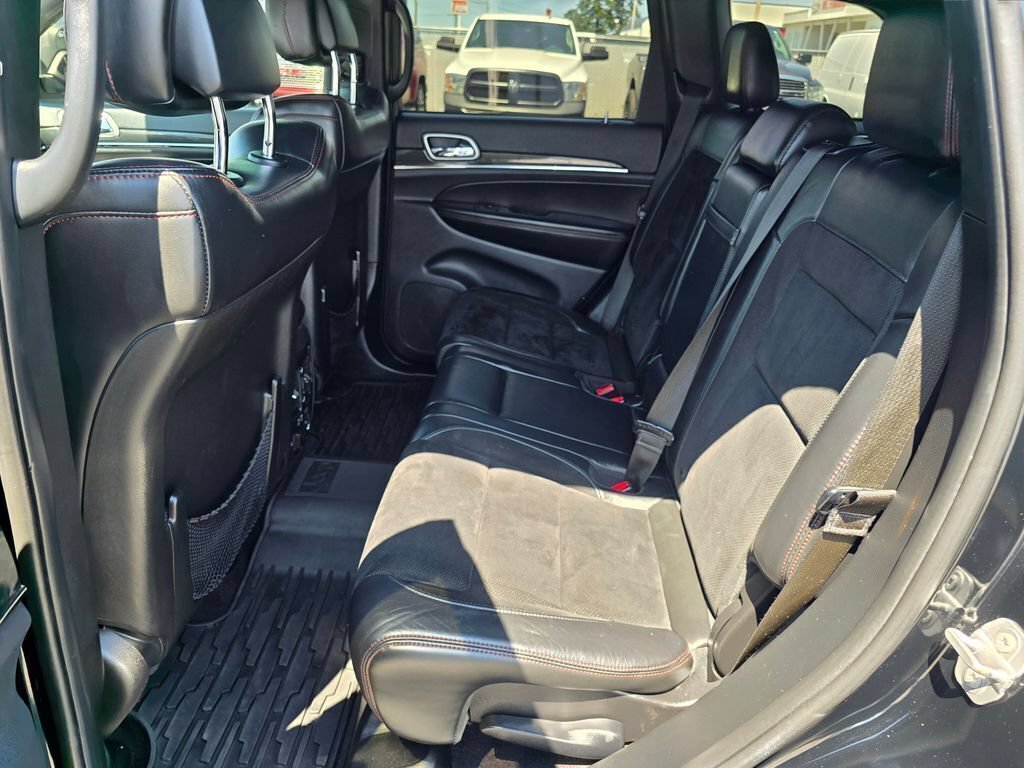 Used 2017 Jeep Grand Cherokee Trailhawk w/ Trailhawk Luxury Group AWD/4WD image 17