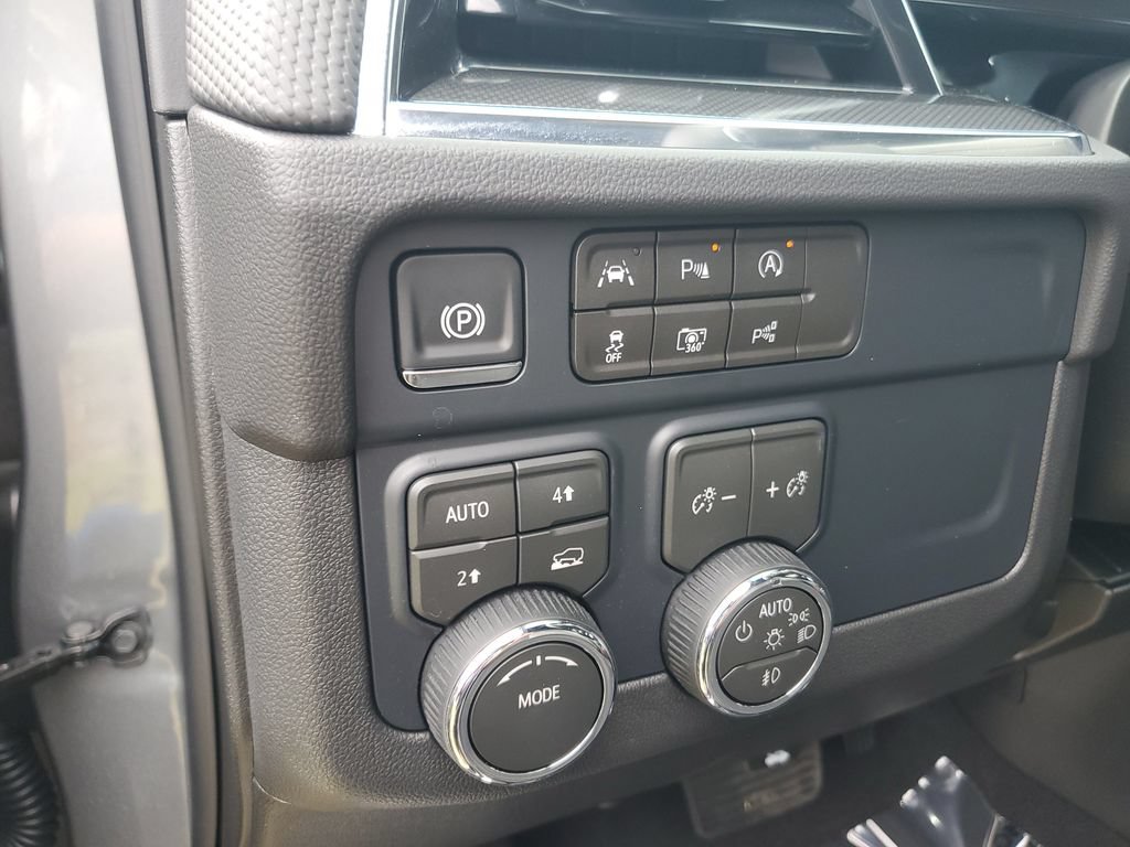 Used 2026 Chevrolet Tahoe RST AWD/4WD image 25