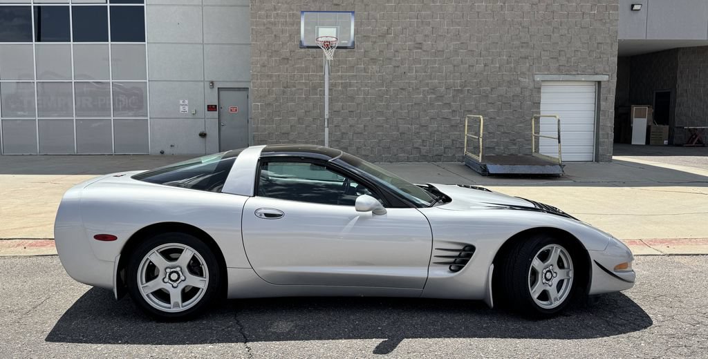 Used 1999 Chevrolet Corvette Coupe RWD image 5