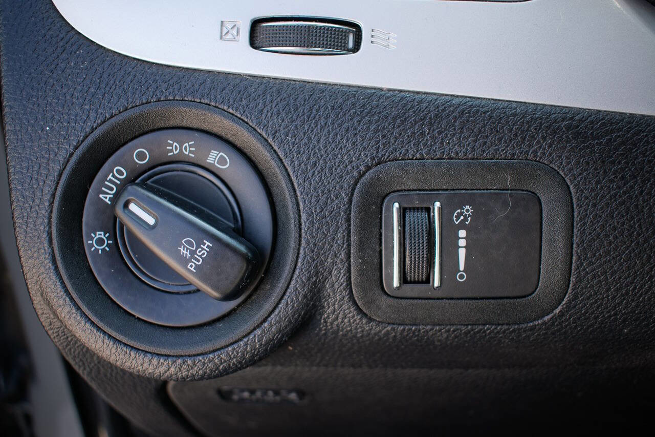 Used 2019 Dodge Journey SE w/ Connectivity Group FWD image 18