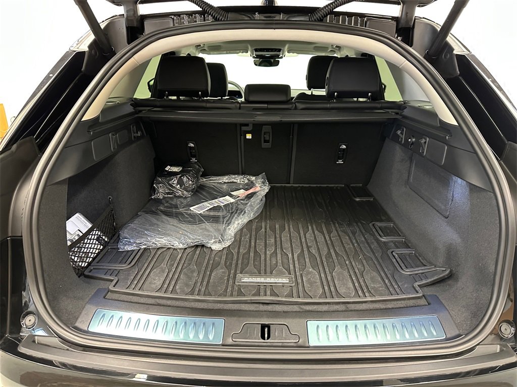 Used 2025 Land Rover Range Rover Velar Dynamic SE image 23