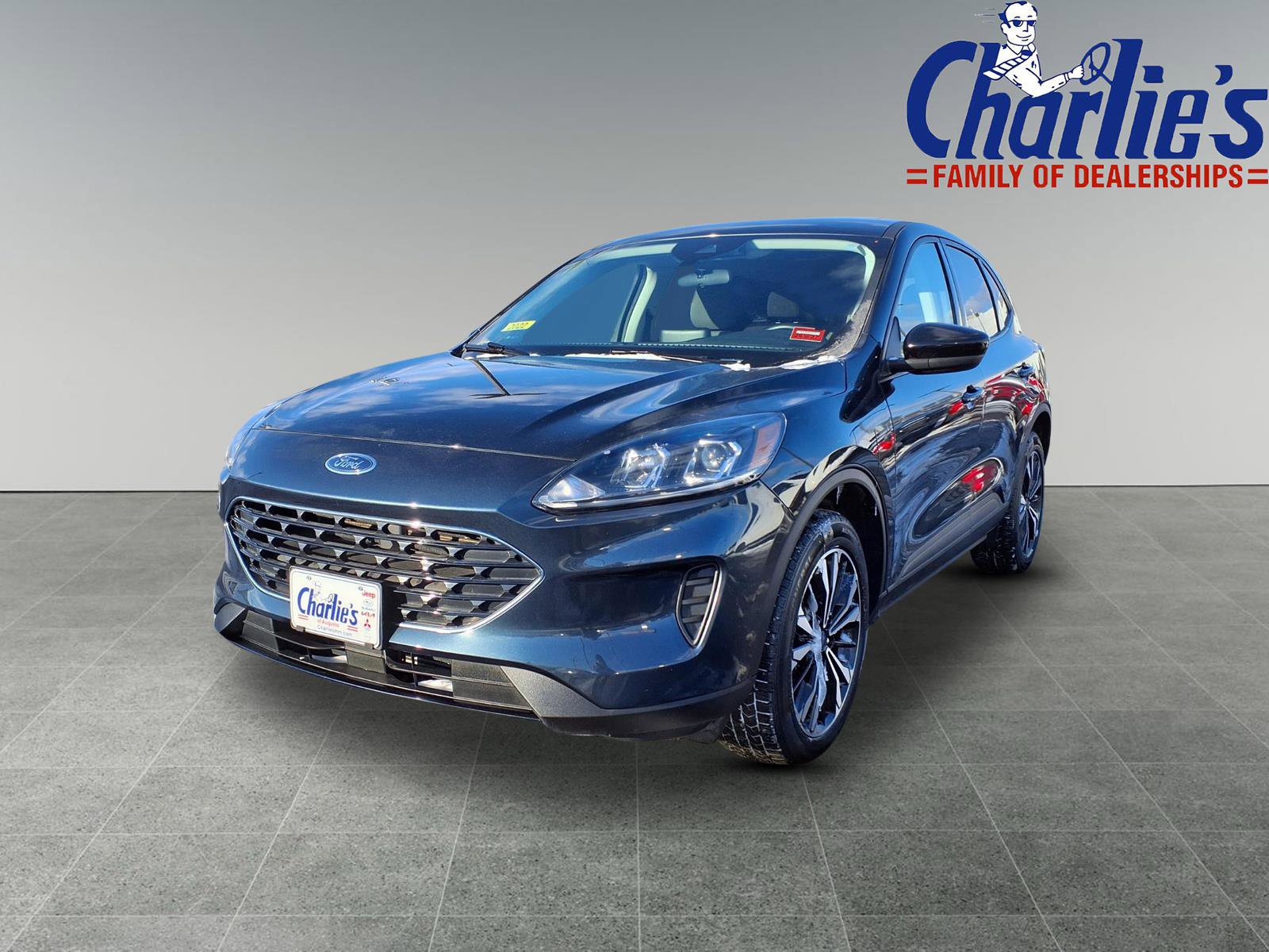 Used 2022 Ford Escape SE w/ SE Sport Appearance Package AWD/4WD video 1